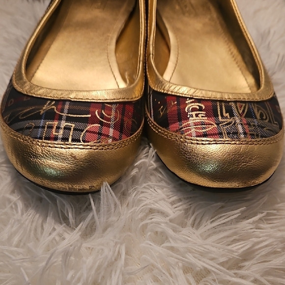 Coach Gold Flats with Timeless Elegance 7B - Picture 5 of 5
